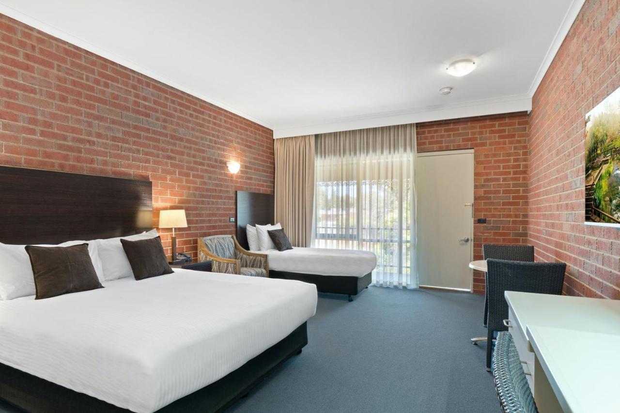 Burke And Wills Motor Inn Суон-Гілл Екстер'єр фото