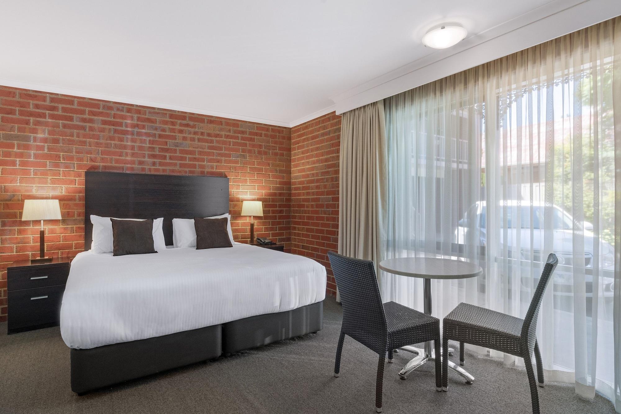 Burke And Wills Motor Inn Суон-Гілл Екстер'єр фото