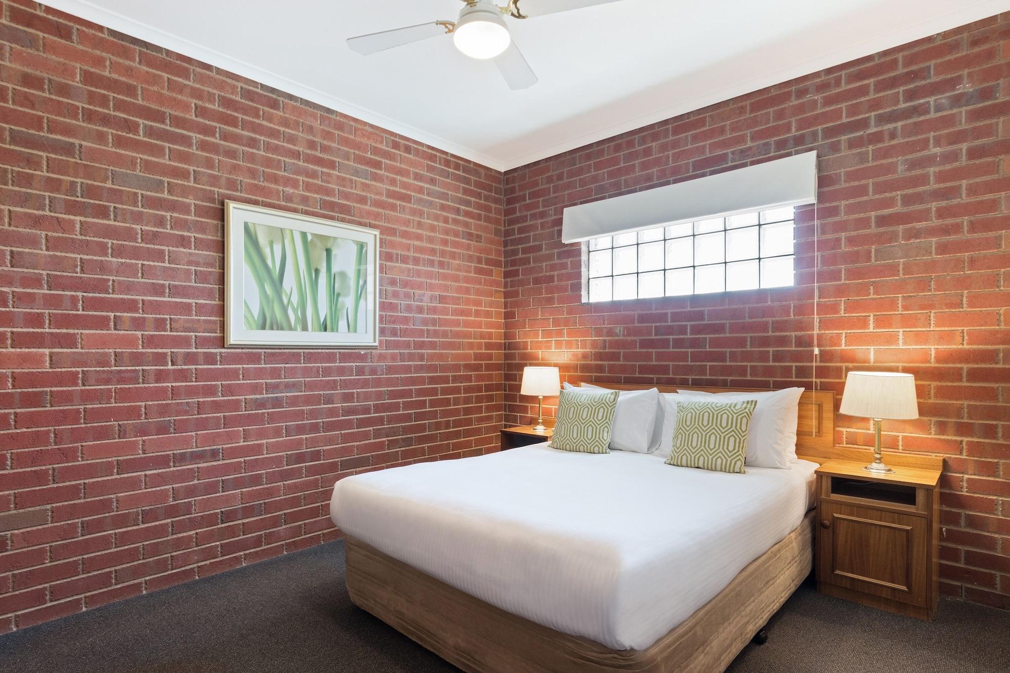 Burke And Wills Motor Inn Суон-Гілл Екстер'єр фото