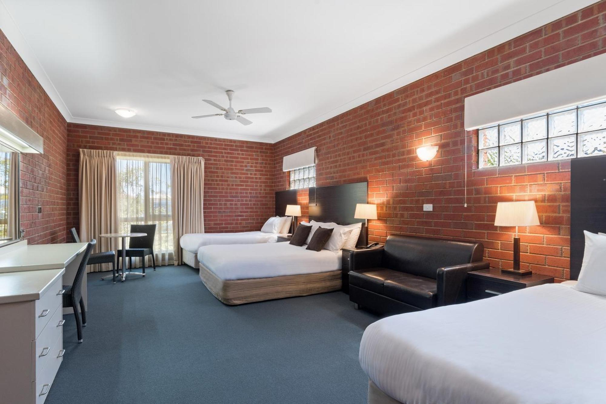 Burke And Wills Motor Inn Суон-Гілл Номер фото