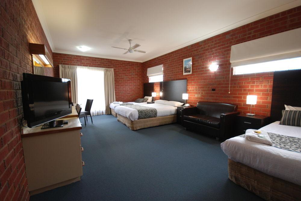 Burke And Wills Motor Inn Суон-Гілл Номер фото